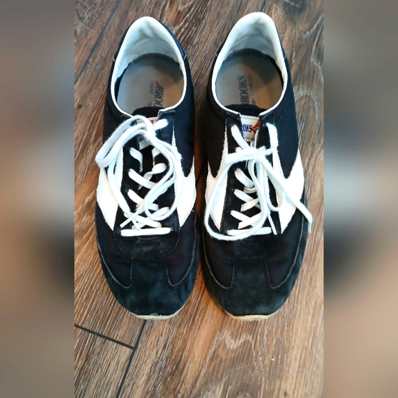 Brooks Other - Brooks Vanguard Heritage Black Running Shoes Men's size 10 Activewear